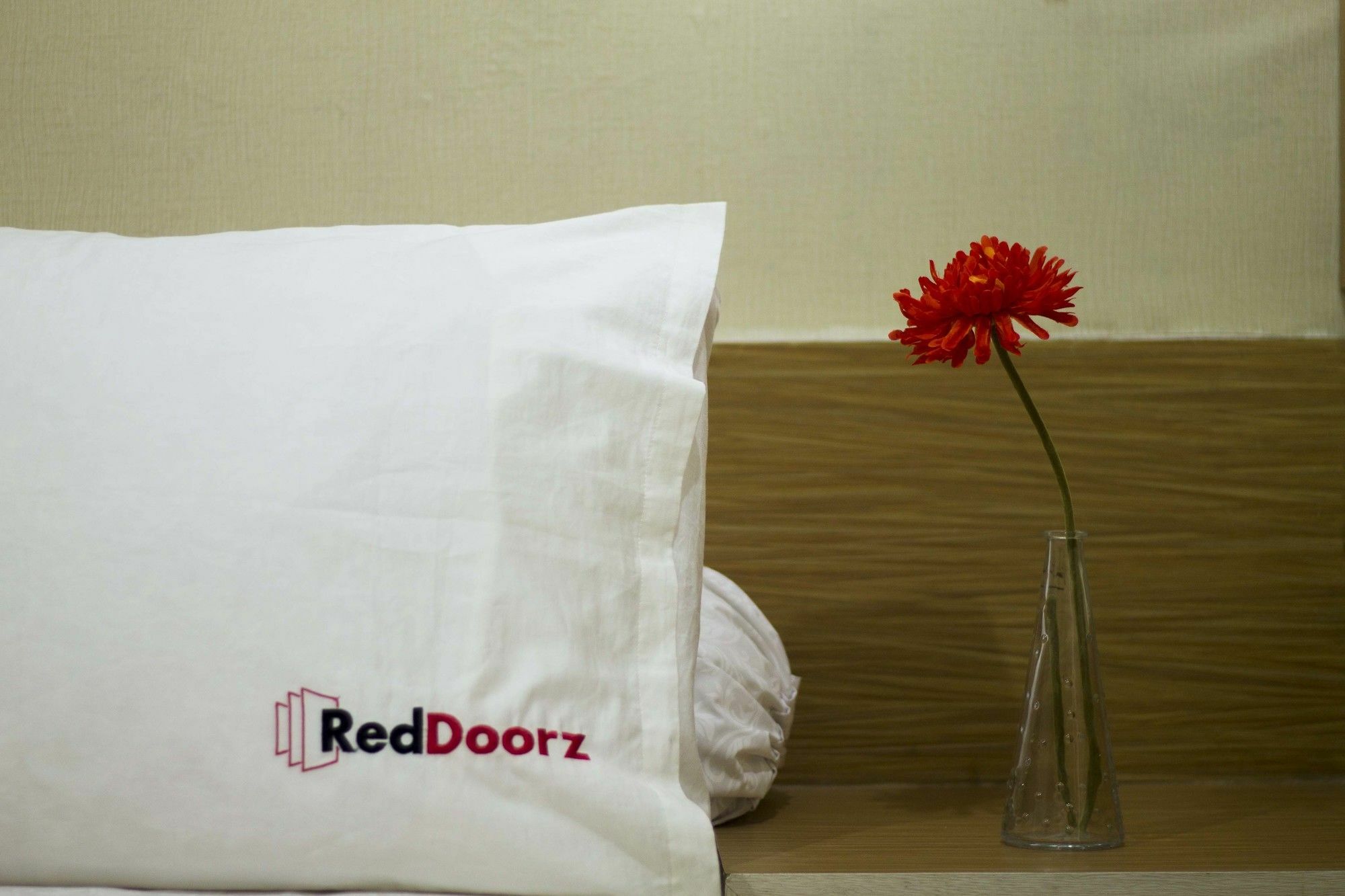 Reddoorz Plus @ Talaga Bodas Бандунг Экстерьер фото